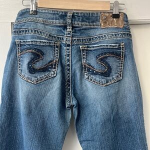 Silver Suki Jeans Blue Boot Cut with Embroidered Pockets